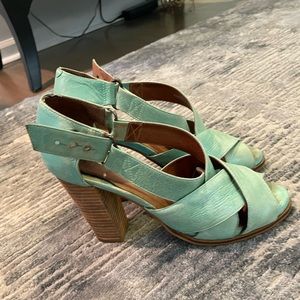 Spanish stacked hill sandal—perfect for Spring!